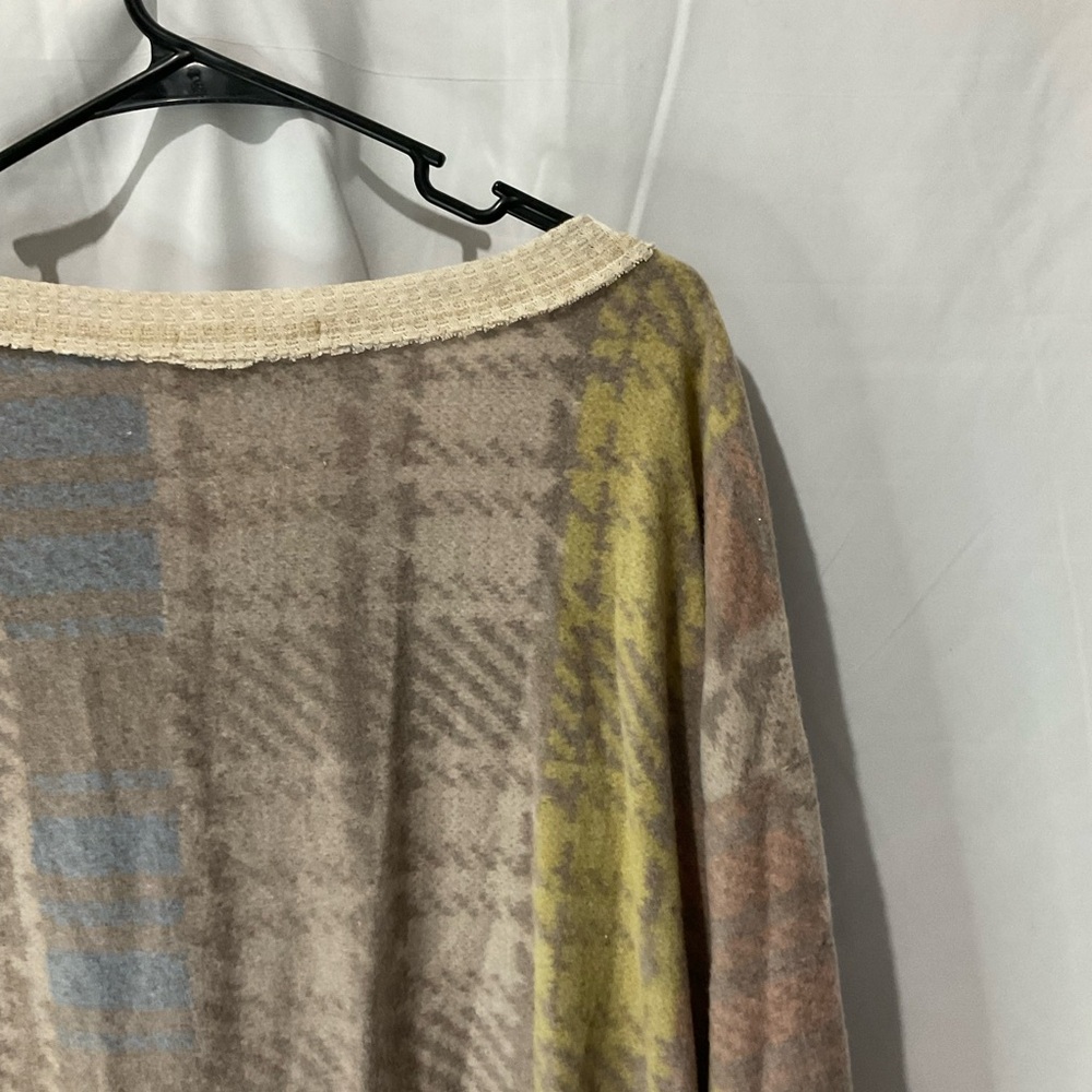 Saints and Hearts Womens Plaid Soft Sweater Size Large Multi Color - Picture 14 of 16